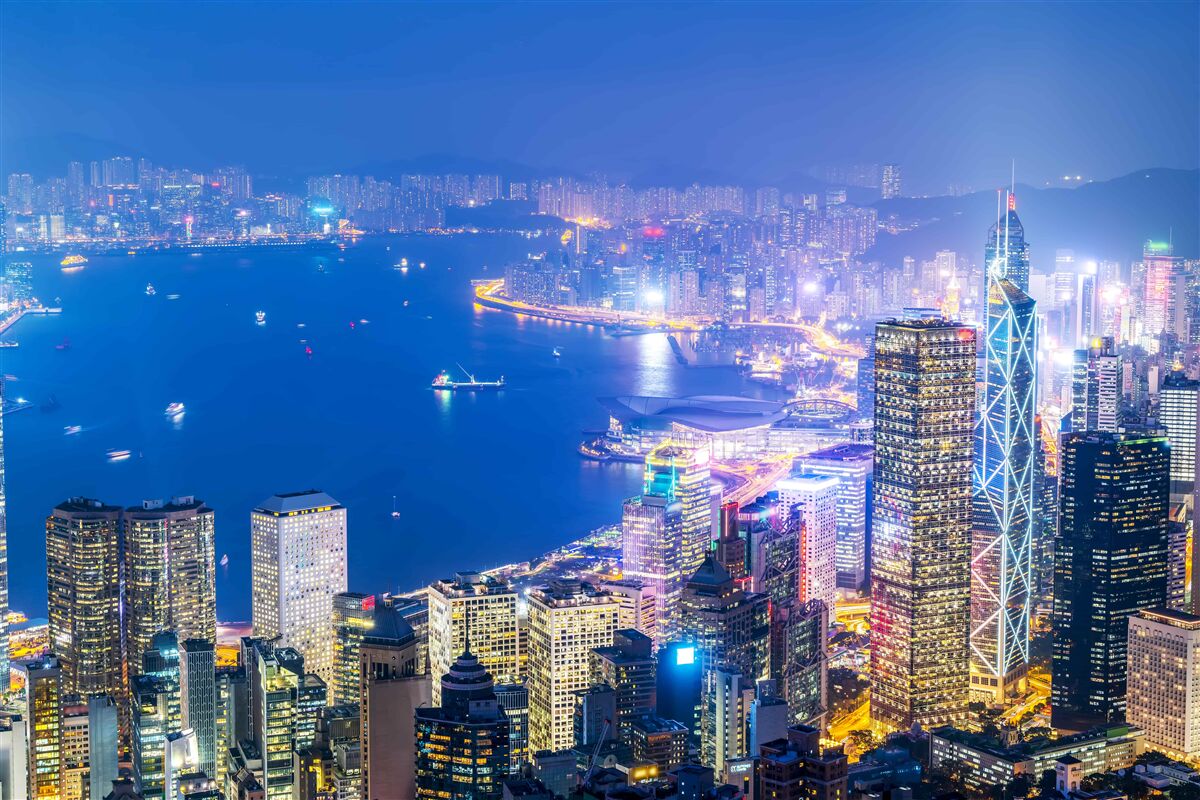 Fototapeta hipnotyzujący nocny krajobraz hongkongu
