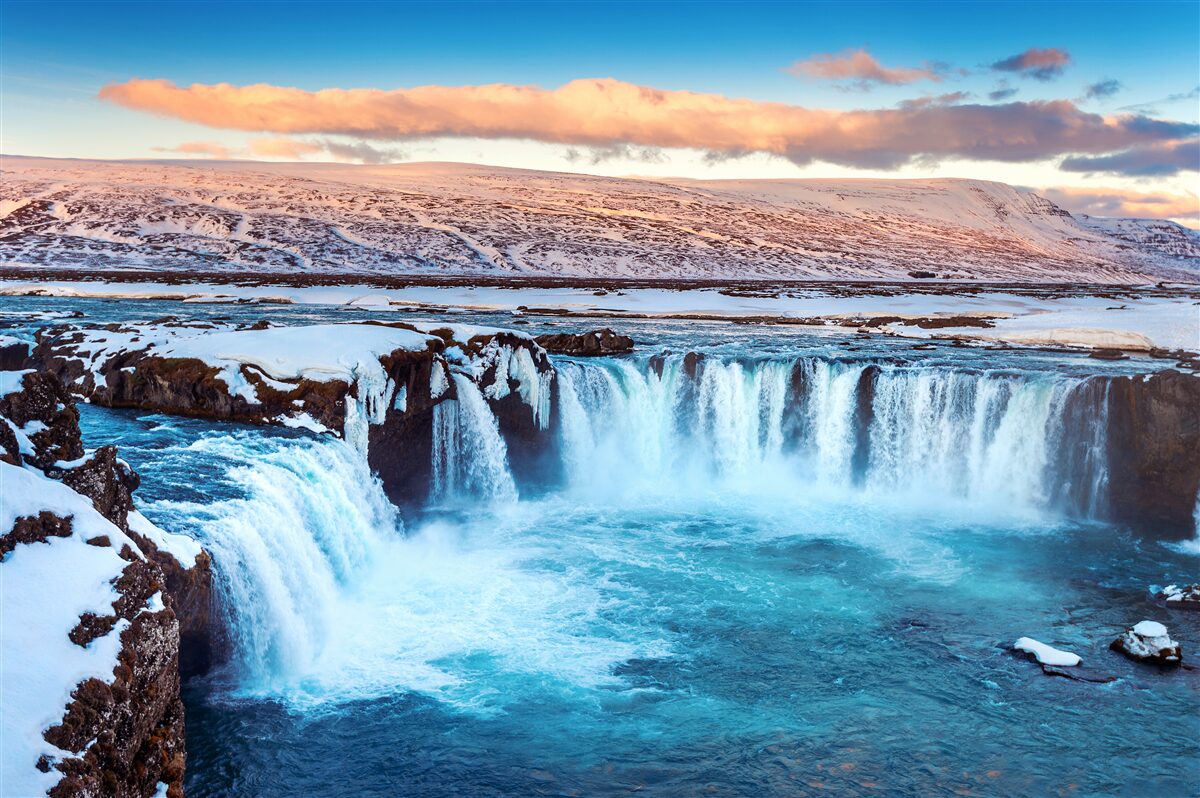Fototapeta urzekający wodospad godafoss