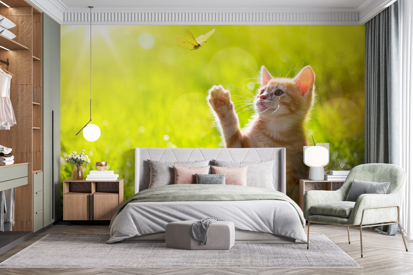 Fototapeta mały kot bawi się z motylem na zielonym polu