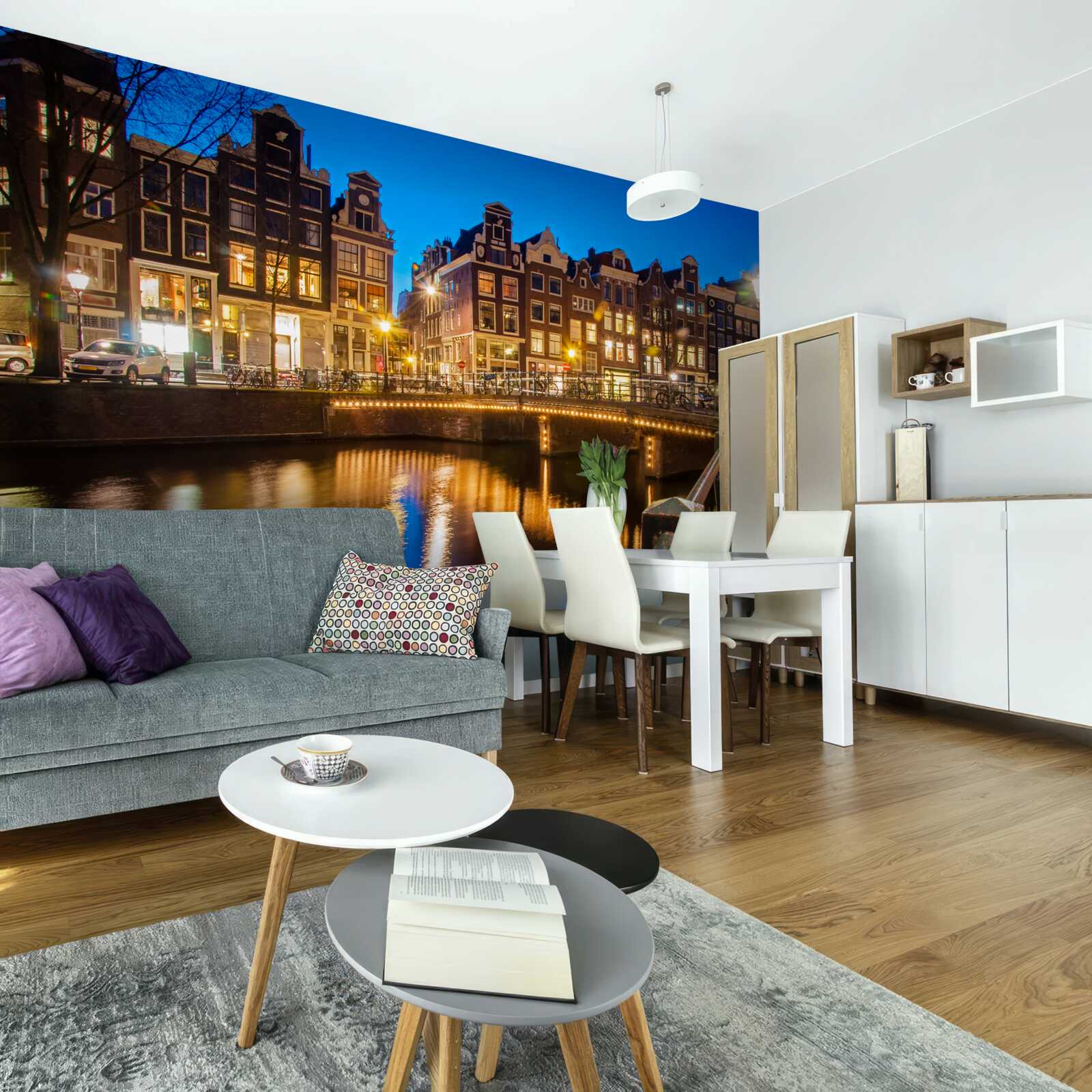Fototapeta odbicie amsterdamu nocą w wodzie