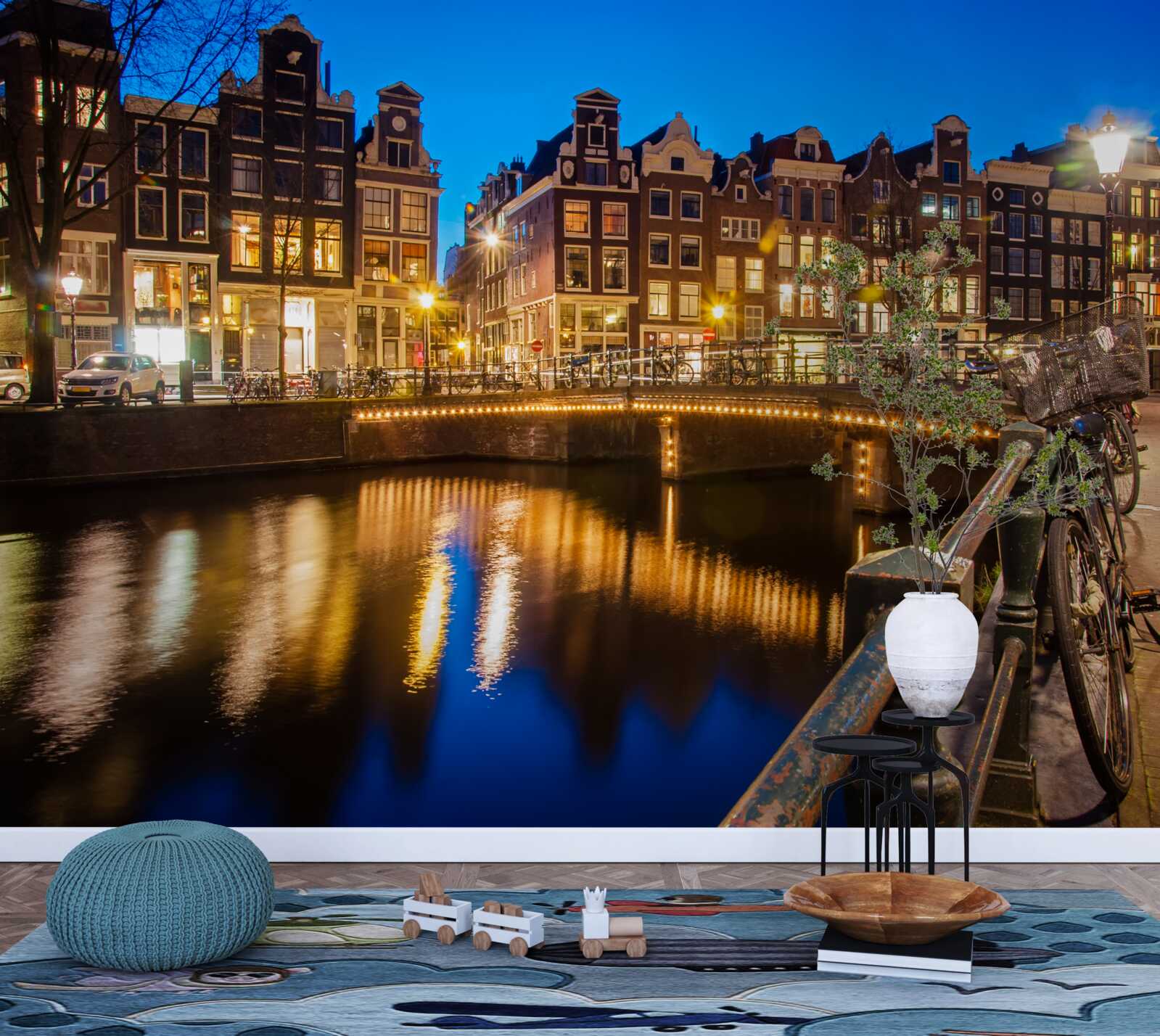 Fototapeta odbicie amsterdamu nocą w wodzie