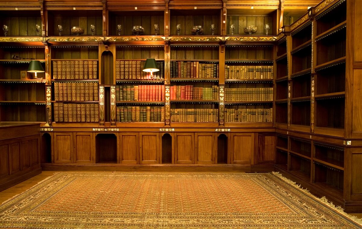 Fototapeta biblioteka pełna starożytnych ksiąg