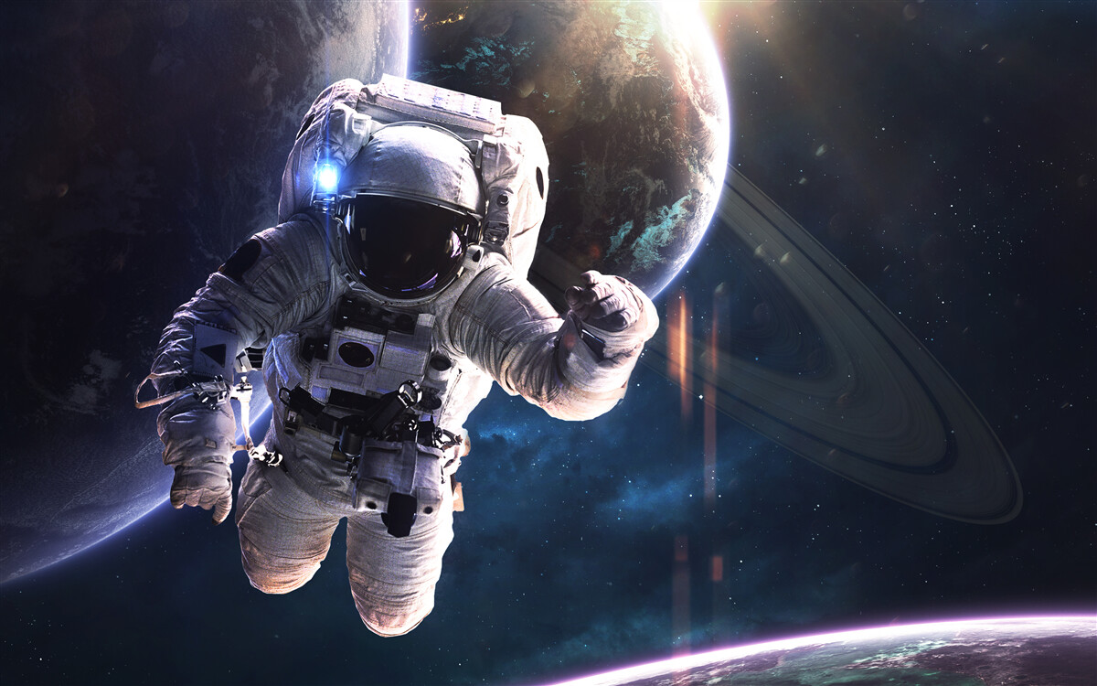 Fototapeta astronauta pozujący przed jowiszem