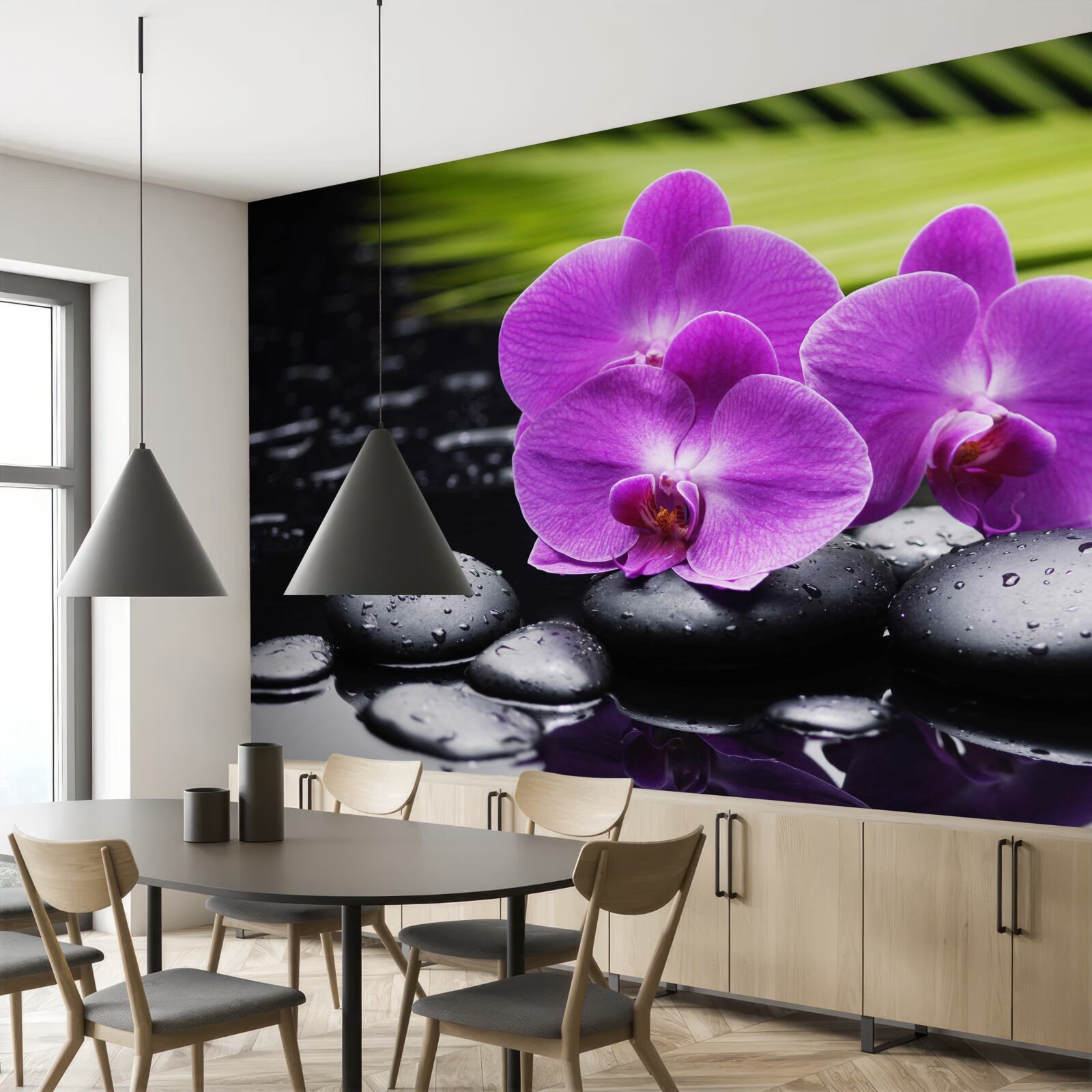Fototapeta fioletowa orchidea na czarnym kamieniu w pobliżu wody