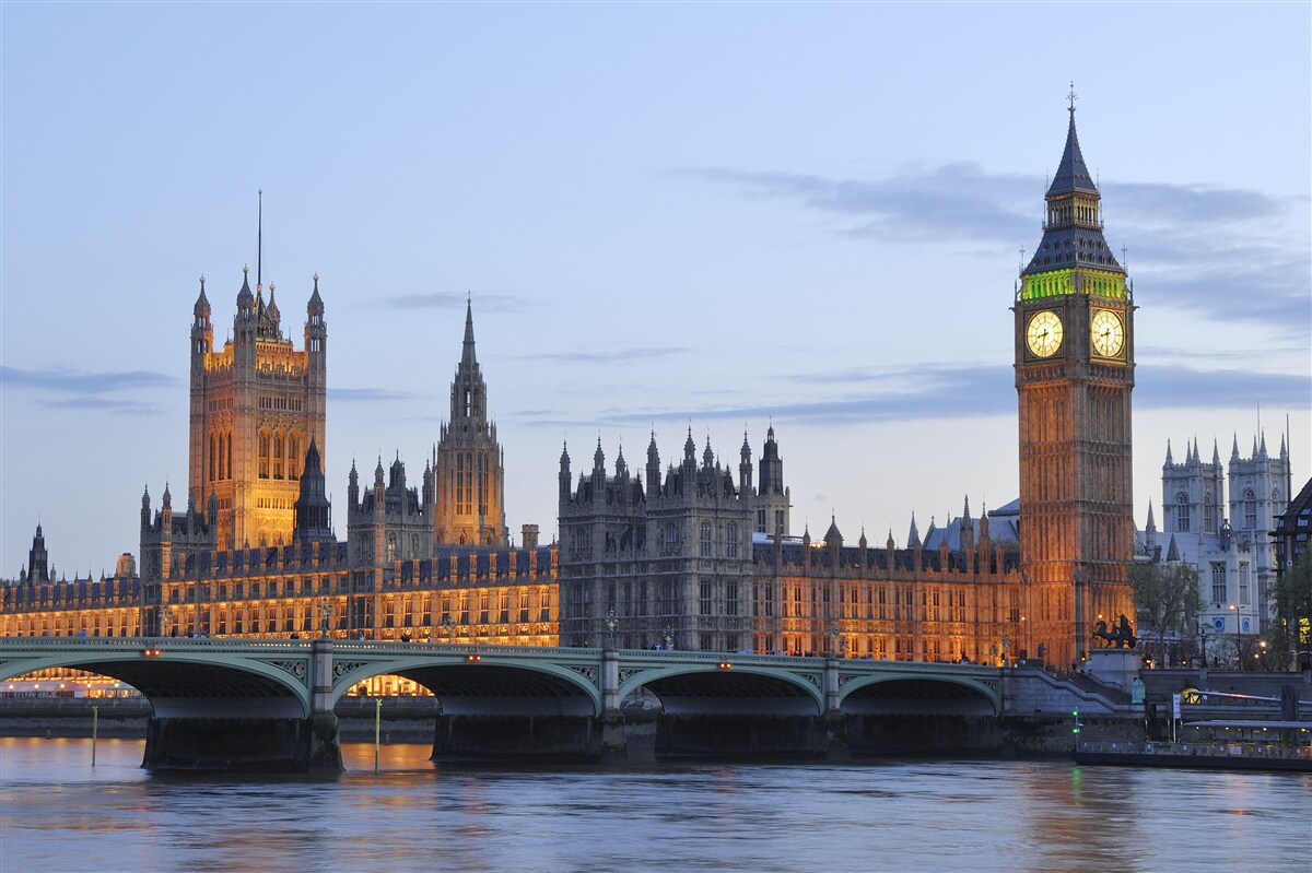 Fototapeta big ben i parlament oświetlone światłami