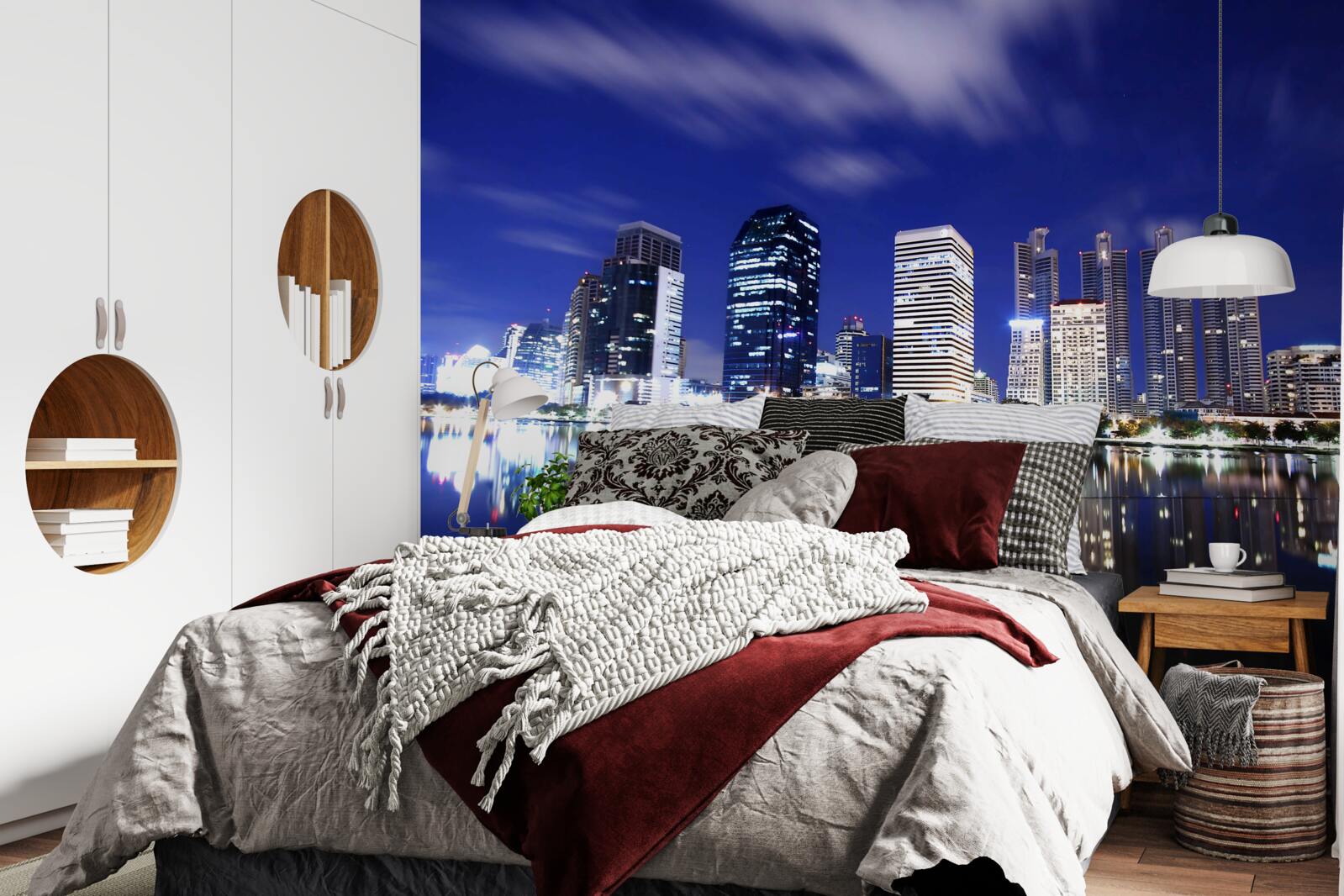 Fototapeta miasto nocą odbija się w wodzie w świetle lamp