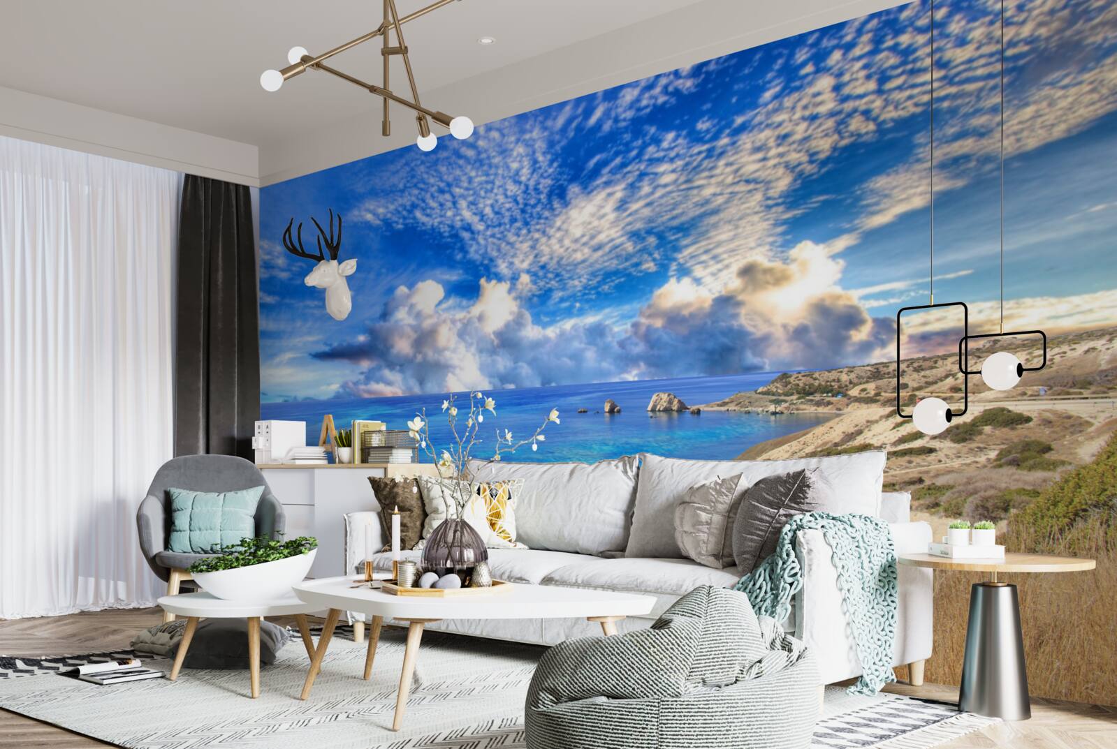 Fototapeta chmury cirrus na horyzoncie w miejscu styku lądu i oceanu